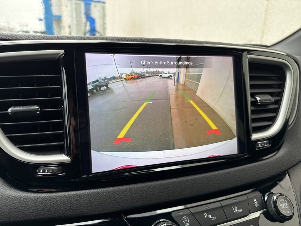 2025 Chrysler Pacifica Select