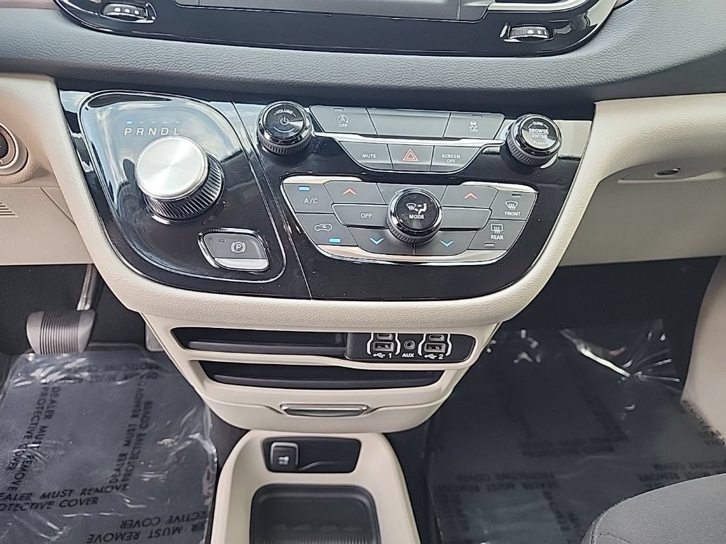 2023 Chrysler Voyager LX