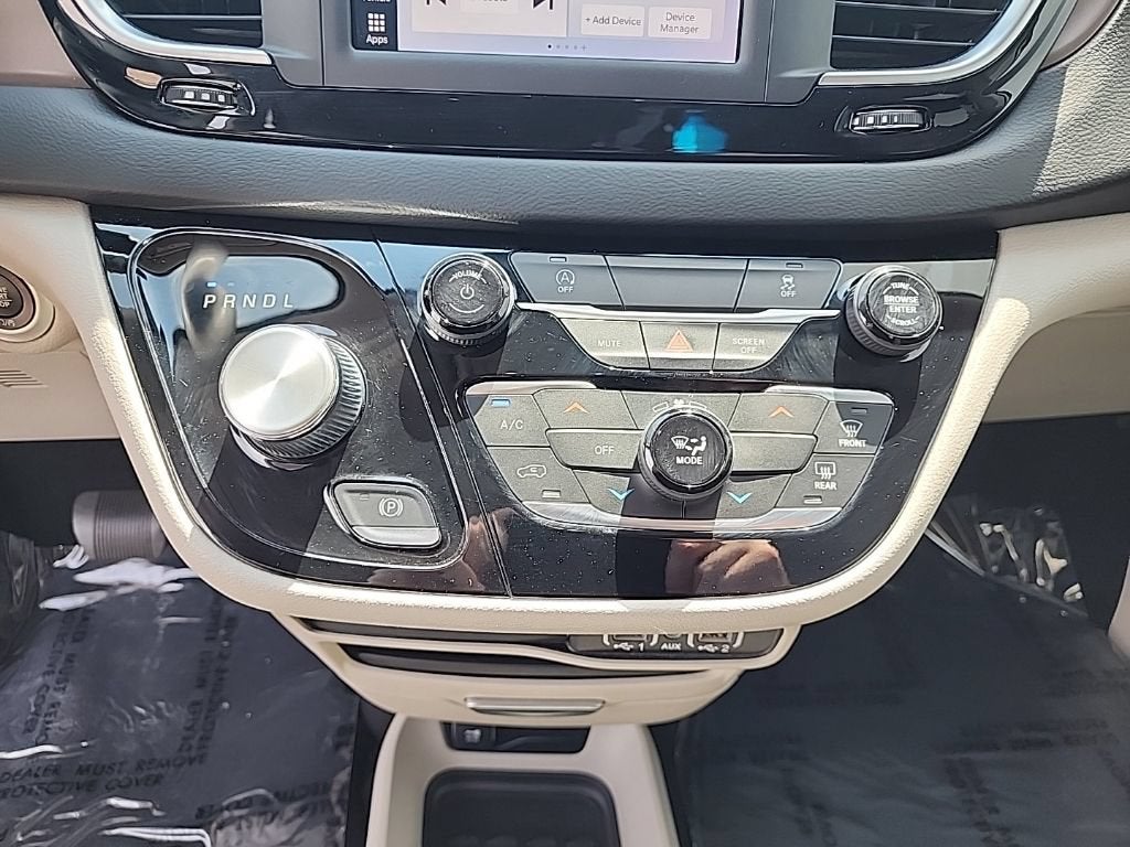 2023 Chrysler Voyager LX
