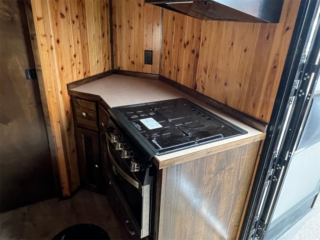 2020 FISH HOUSE BLACK BEAR FISH HOUSE FISH HOUSE