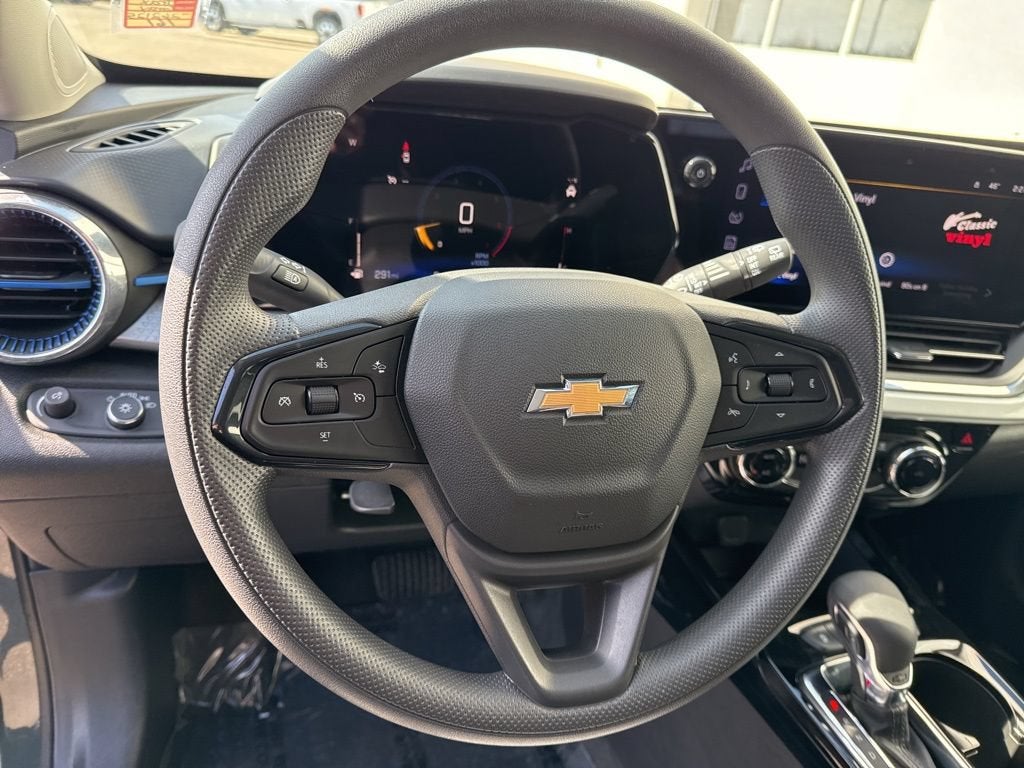 2025 Chevrolet Trax LT - Photo 13