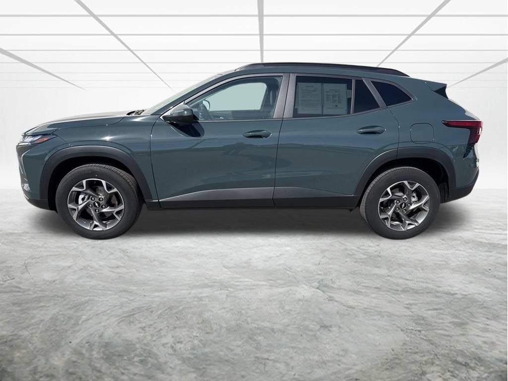 2025 Chevrolet Trax LT - Photo 2