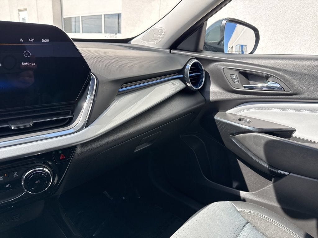 2025 Chevrolet Trax LT - Photo 22