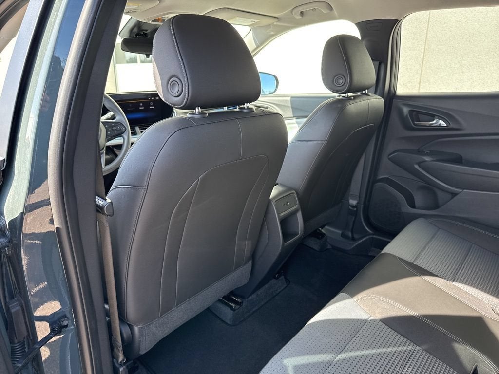 2025 Chevrolet Trax LT - Photo 24